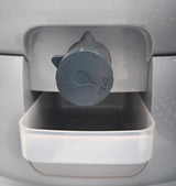 Zoom sur le robinet inclus afin de récupérer le jus